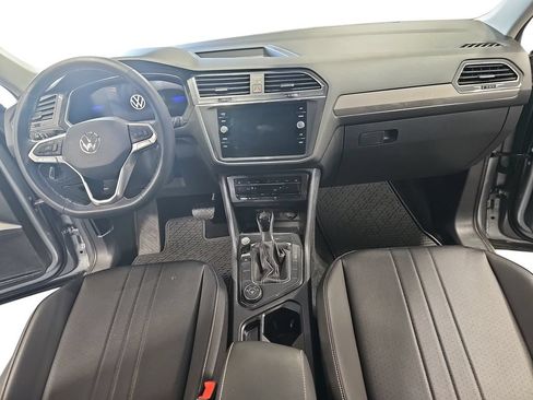 Used 2023 Volkswagen Tiguan SE w/ Panoramic Sunroof Package AWD/4WD image 9