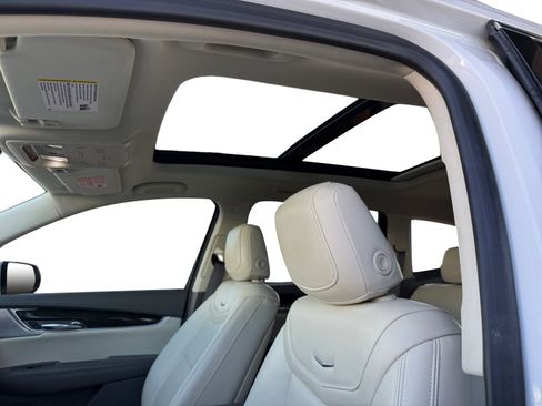 Used 2021 Cadillac XT6 Premium Luxury FWD image 11