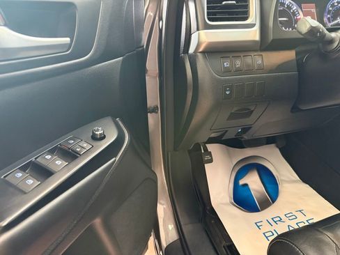 Used 2017 Toyota Highlander SE image 12