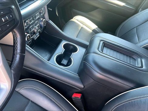Used 2021 GMC Yukon SLT w/ SLT Luxury Package AWD/4WD image 17