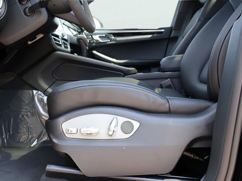New 2025 Porsche Macan image 35