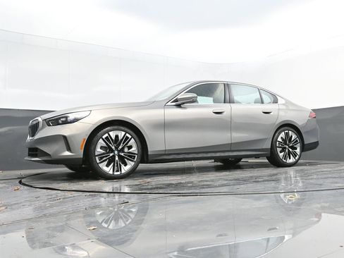 Certified 2025 BMW 530i 530i w/ Premium Package image 39