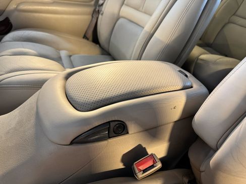 Used 2000 Cadillac Escalade Luxury image 21