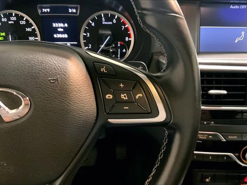 Used 2017 INFINITI QX30 w/ Cargo Package FWD image 24