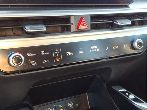 Used 2024 Kia Sorento S image 10