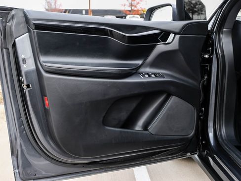 Used 2018 Tesla Model X 75D image 46