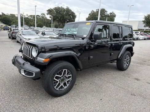 Used 2026 Jeep Wrangler Unlimited Sahara AWD/4WD image 5