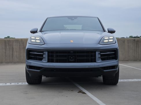 Used 2025 Porsche Cayenne AWD/4WD image 11