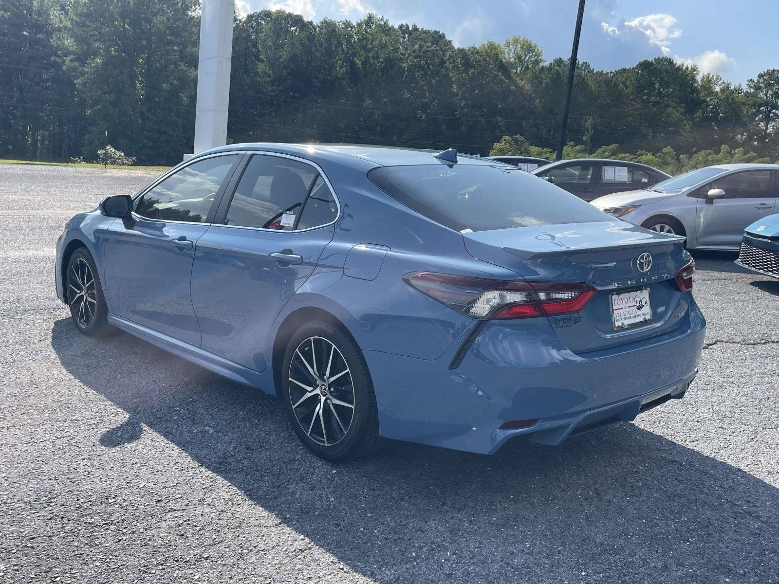 Used 2023 Toyota Camry SE FWD image 4