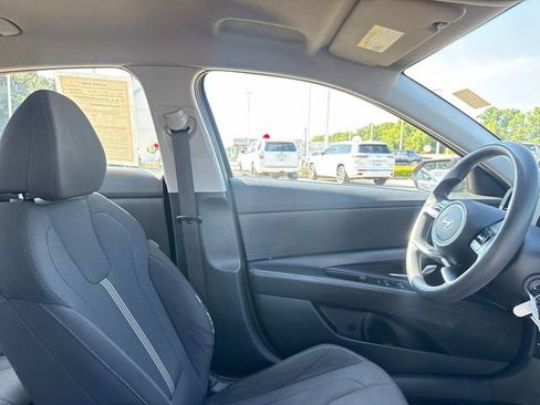 Used 2024 Hyundai Elantra SE FWD image 15