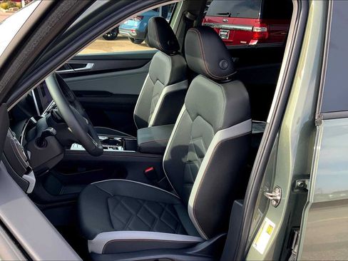Used 2026 Volkswagen Atlas Peak Edition AWD/4WD image 9