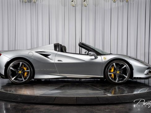Used 2022 Ferrari F8 Tributo image 21