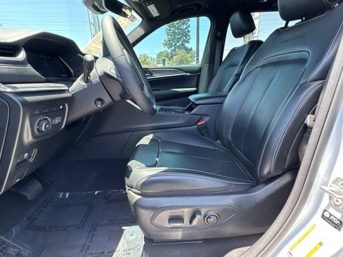 Used 2023 Jeep Grand Cherokee Overland AWD/4WD image 22