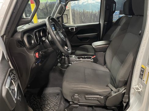 Used 2023 Jeep Wrangler Unlimited AWD/4WD image 12