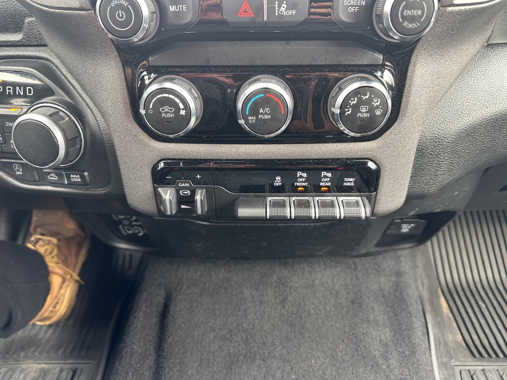 Used 2025 RAM 1500 Warlock AWD/4WD image 17