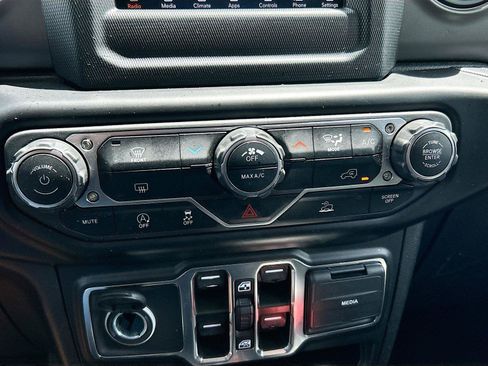 Used 2022 Jeep Wrangler Unlimited Sport AWD/4WD image 31