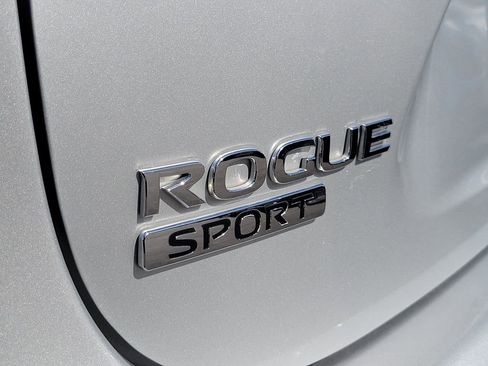 Used 2021 Nissan Rogue Sport S image 19