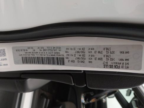 Used 2018 Jeep Grand Cherokee Laredo image 33