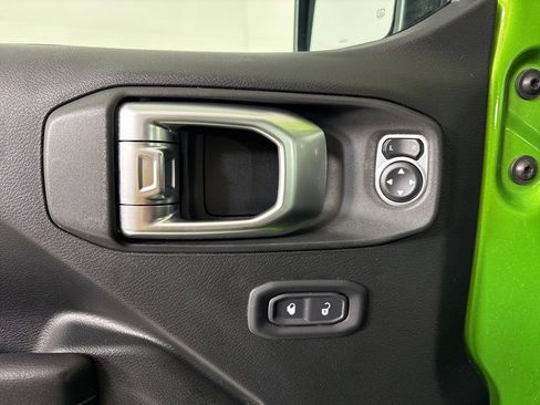 Used 2019 Jeep Wrangler Sport image 17