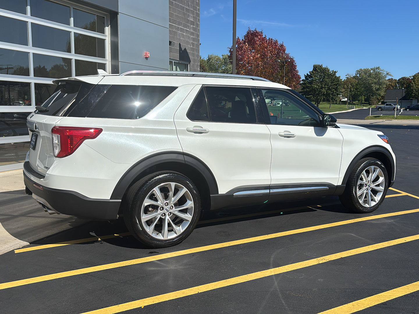 Certified 2023 Ford Explorer Platinum w/ Technology Package AWD/4WD image 6