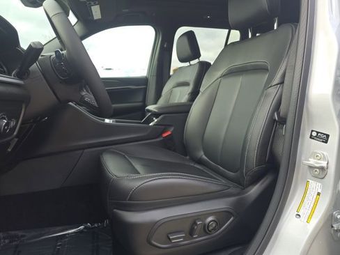 New 2025 Jeep Grand Cherokee Limited image 9