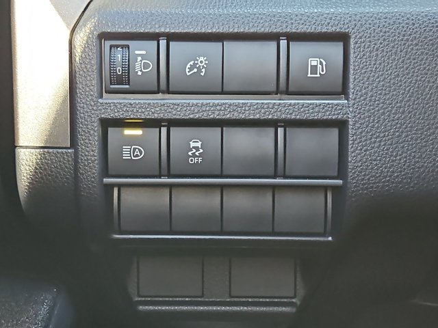 Used 2025 Toyota 4Runner SR5 AWD/4WD image 17