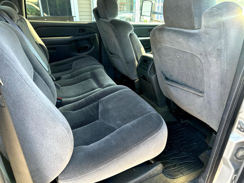 Used 2004 GMC Sierra 3500 SLE w/ Heavy-Duty Power Package image 18