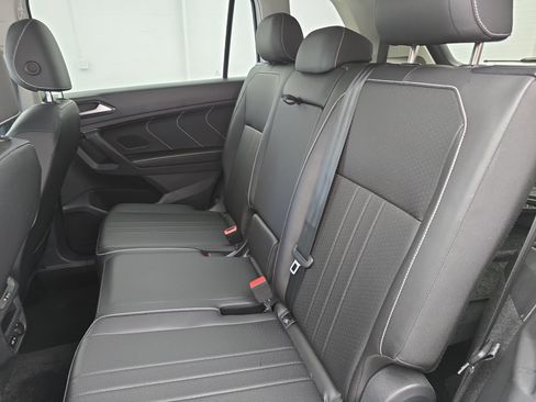 Used 2023 Volkswagen Tiguan SE FWD image 14