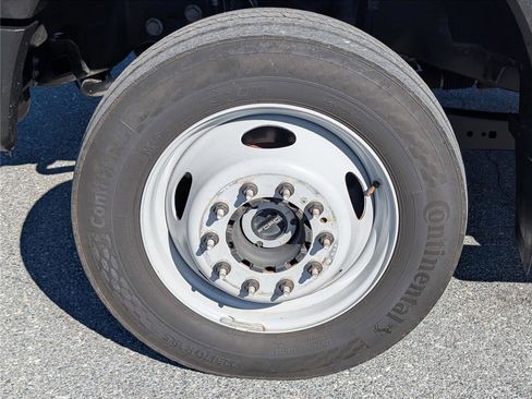 Used 2024 Ford F550 4x4 Crew Cab Super Duty image 11