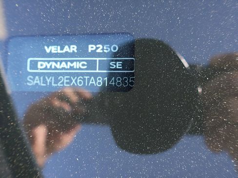 Certified 2026 Land Rover Range Rover Velar Dynamic SE AWD/4WD image 40