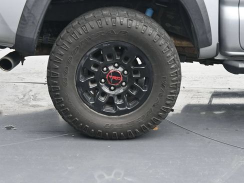 Used 2019 Toyota Tacoma TRD Off-Road AWD/4WD image 10