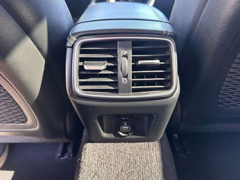 Used 2023 Genesis G70 2.0T image 18