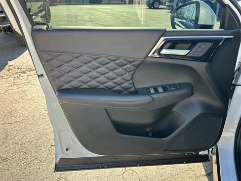 Used 2024 Mitsubishi Outlander SEL image 11