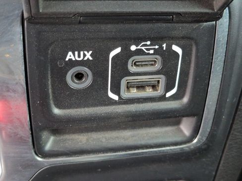 Used 2019 Jeep Wrangler Rubicon w/ Steel Bumper Group AWD/4WD image 19