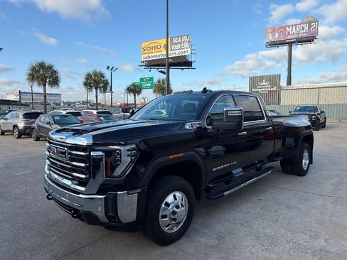 Used 2024 GMC Sierra 3500 SLT w/ SLT Premium Package image 10