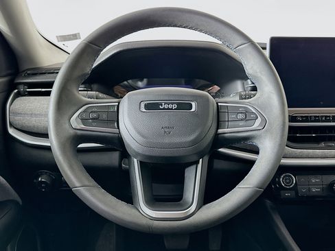 Used 2022 Jeep Compass Latitude image 18