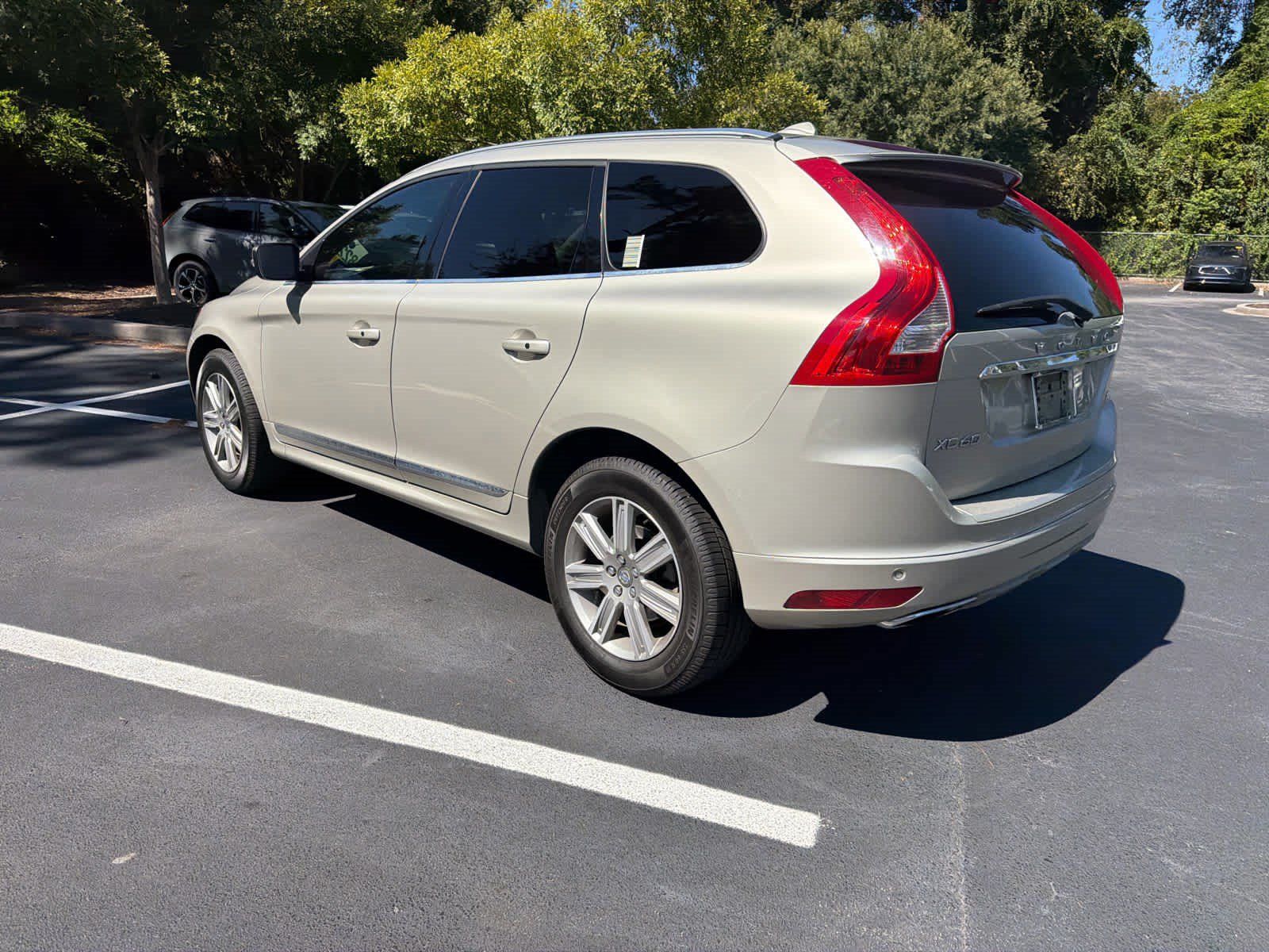 Used 2017 Volvo XC60 T5 Inscription w/ Preferred Option Package FWD image 12