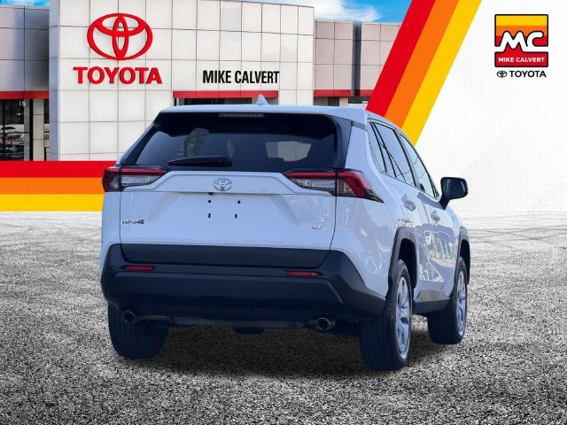 Used 2024 Toyota RAV4 LE FWD image 9