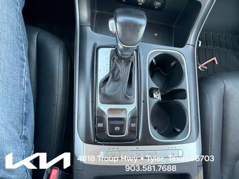 Used 2022 Kia Carnival LX w/ Paint Protection Package FWD image 22