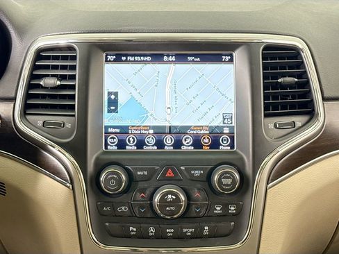 Used 2018 Jeep Grand Cherokee Limited image 21