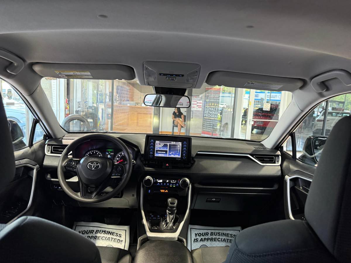 Used 2022 Toyota RAV4 LE FWD image 22