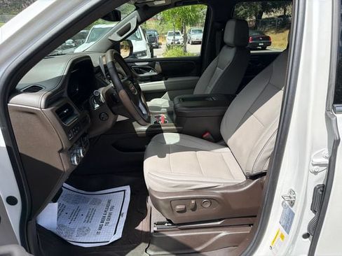 Used 2023 GMC Yukon SLT w/ SLT Premium Package AWD/4WD image 9