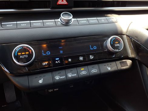 Used 2023 Hyundai Elantra SEL w/ Convenience Package FWD image 29