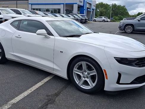Used 2019 Chevrolet Camaro LT w/ Technology Package RWD image 2