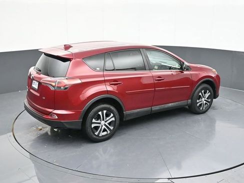 Used 2018 Toyota RAV4 LE image 56