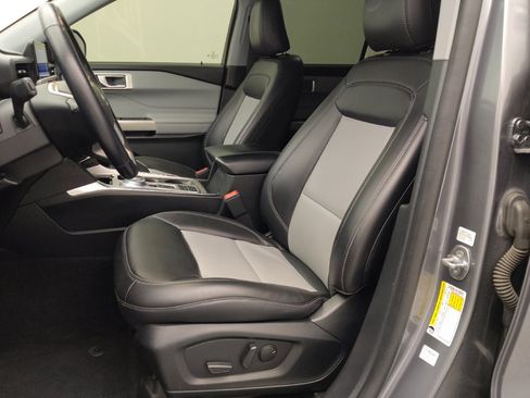Used 2022 Ford Explorer XLT w/ Equipment Group 202A RWD image 17