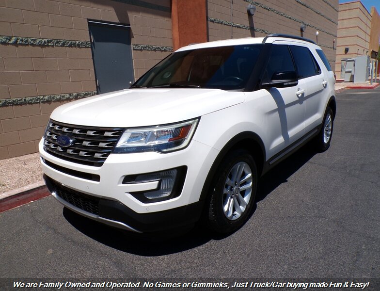 Used 2017 Ford Explorer XLT w/ Equipment Group 202A FWD image 3