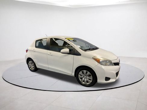 Used 2012 Toyota Yaris 4-Door Hatchback image 7