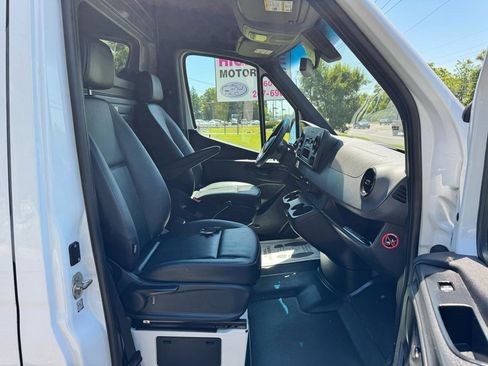 Used 2021 Mercedes-Benz Sprinter 2500 image 16