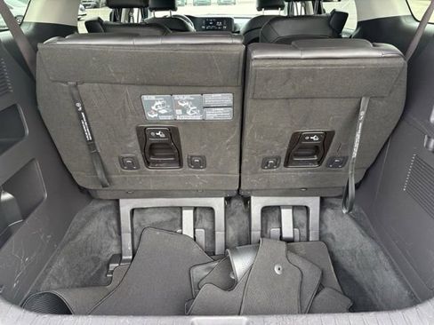 Used 2024 Kia Carnival LX FWD image 17